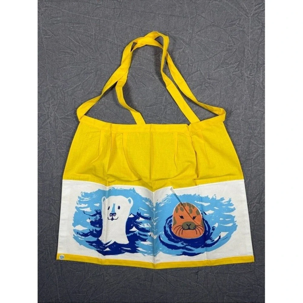 Blue Q Food Delivery Dish‎ Towel & Handtrykt Linde Polar Bear Seal Apron Set